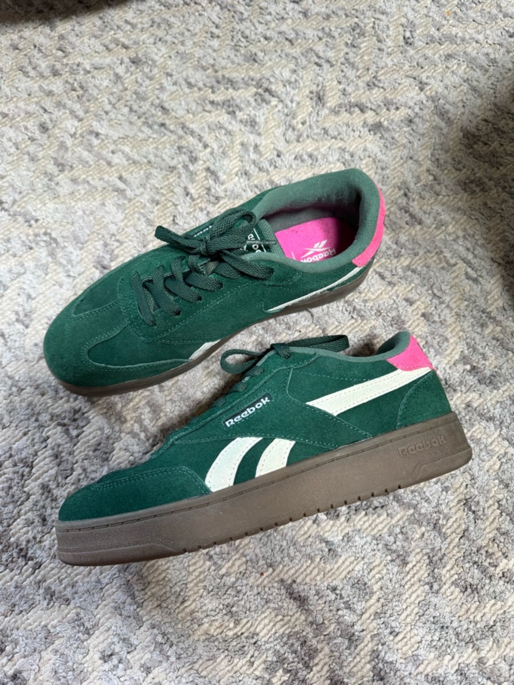 Reebok Suede Sneaker - Dark Green with Pink